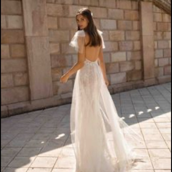 Berta Muse Donatella Wedding Gown - Picture 2 of 7